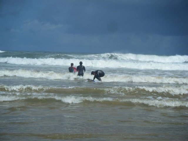 probando las olas.jpg